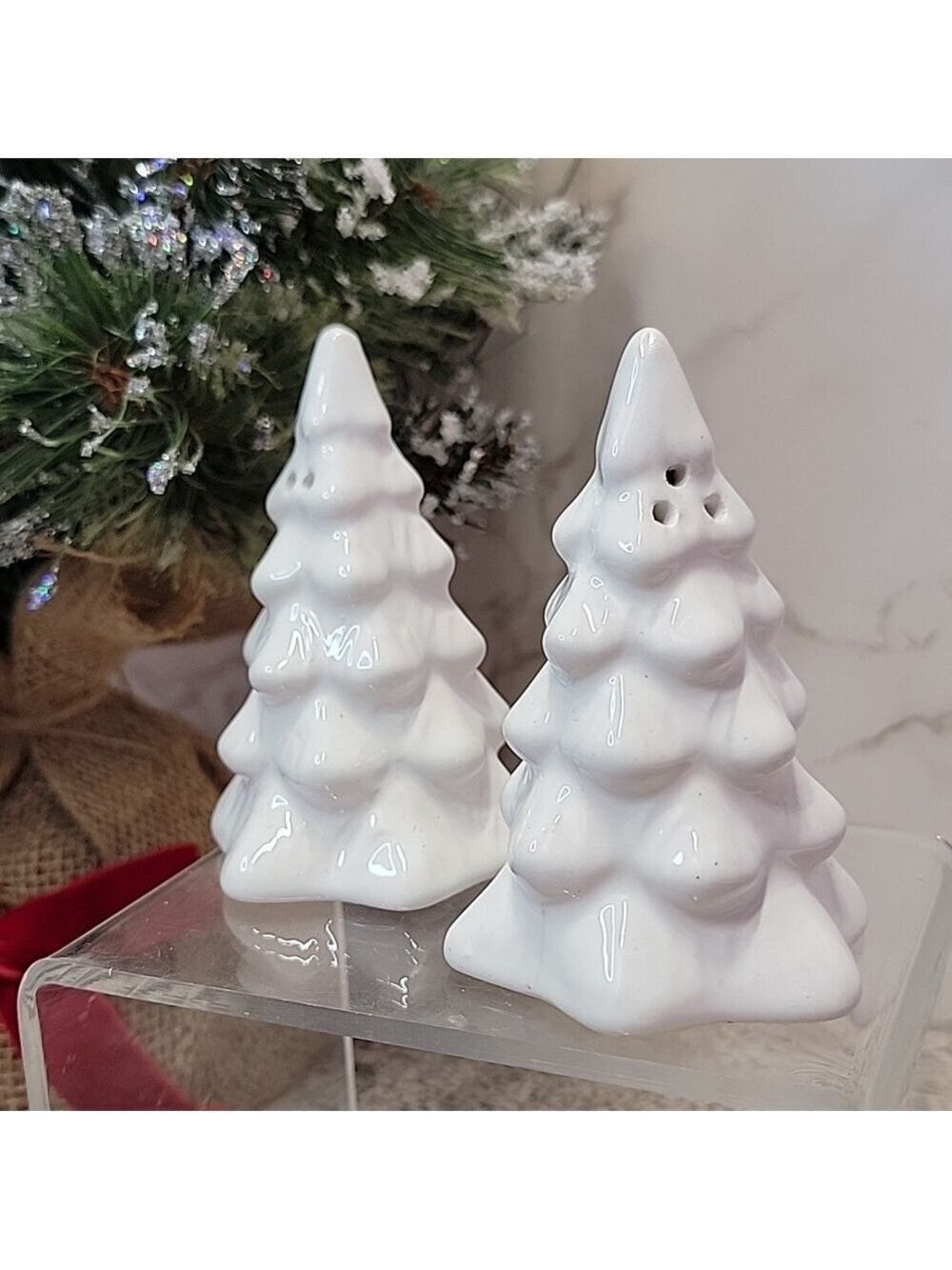 Ceramic Christmas Tree Salt & Pepper shakers - Picture 2 of 5